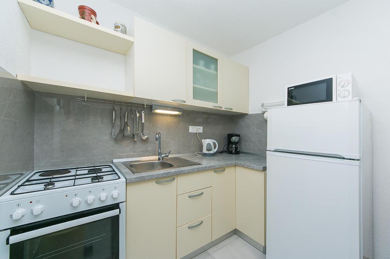 Apartments By The Sea Brela, Makarska - 20778 Eksteriør billede