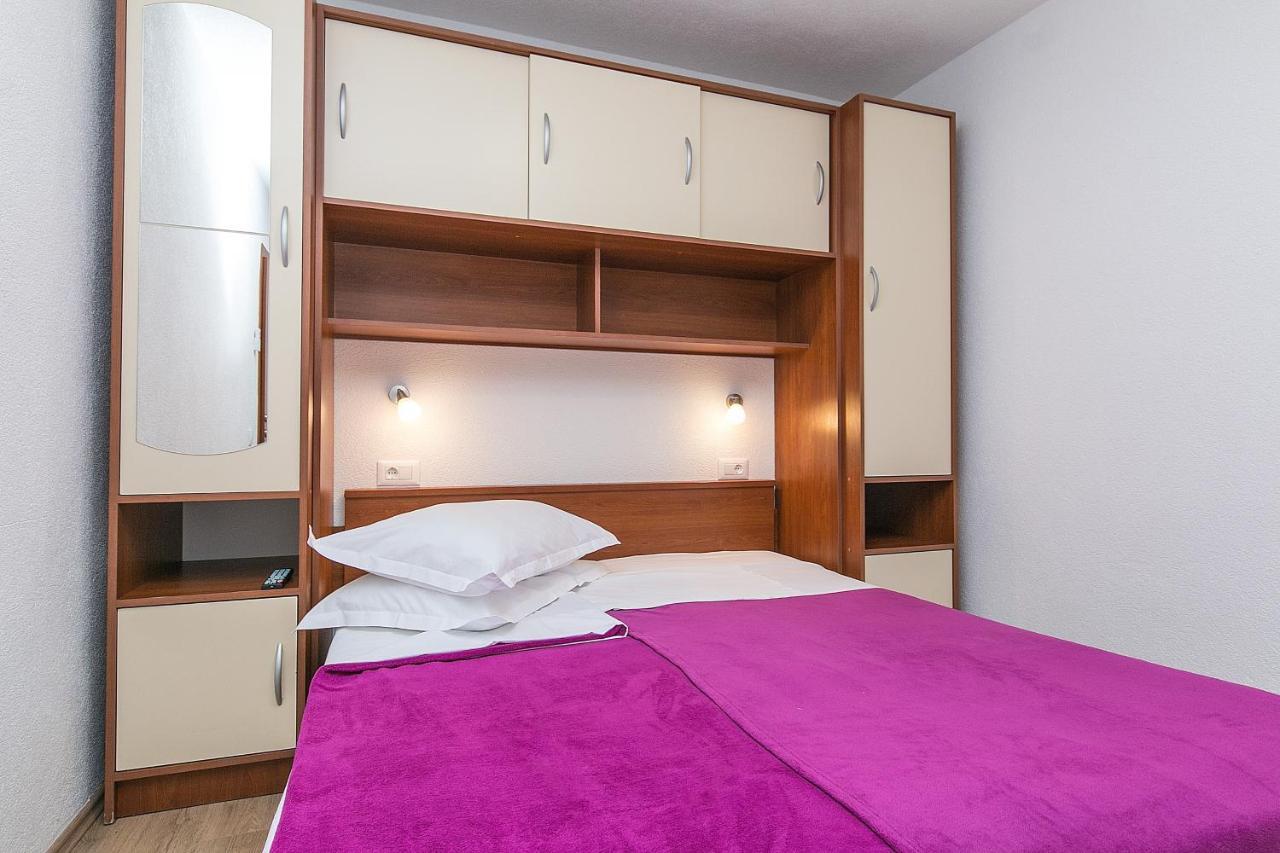 Apartments By The Sea Brela, Makarska - 20778 Eksteriør billede