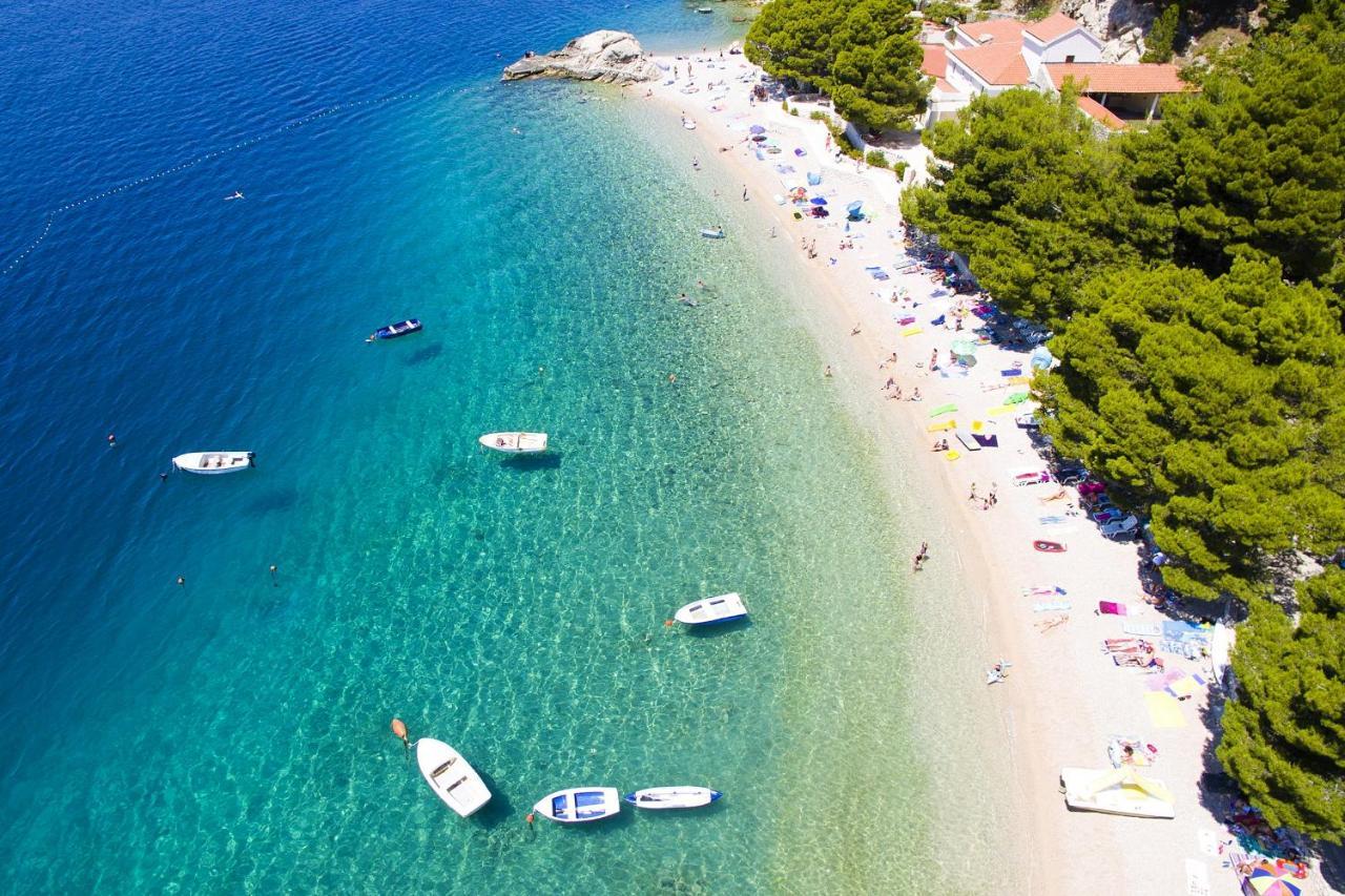Apartments By The Sea Brela, Makarska - 20778 Eksteriør billede