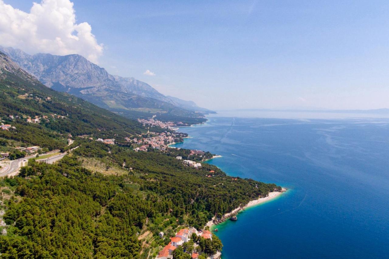 Apartments By The Sea Brela, Makarska - 20778 Eksteriør billede